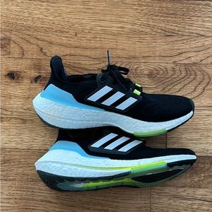 Womens Adidas ultraboost 22 - 6.5